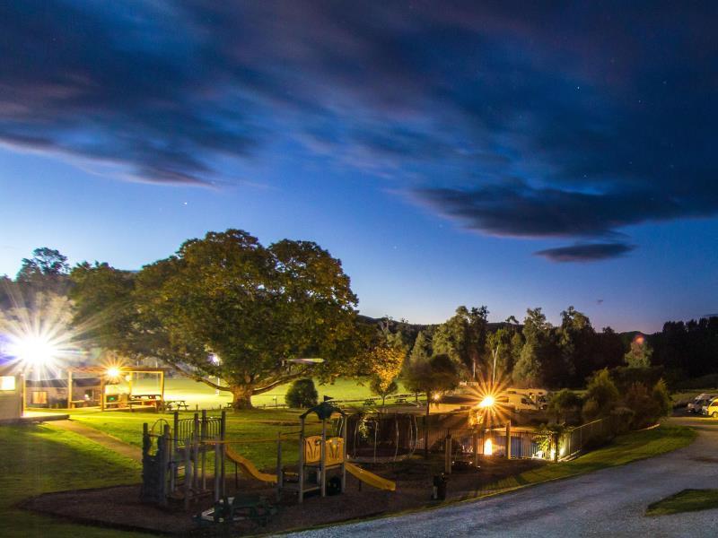 Waitomo Top 10 Holiday Park Пещеры Вайтомо Экстерьер фото