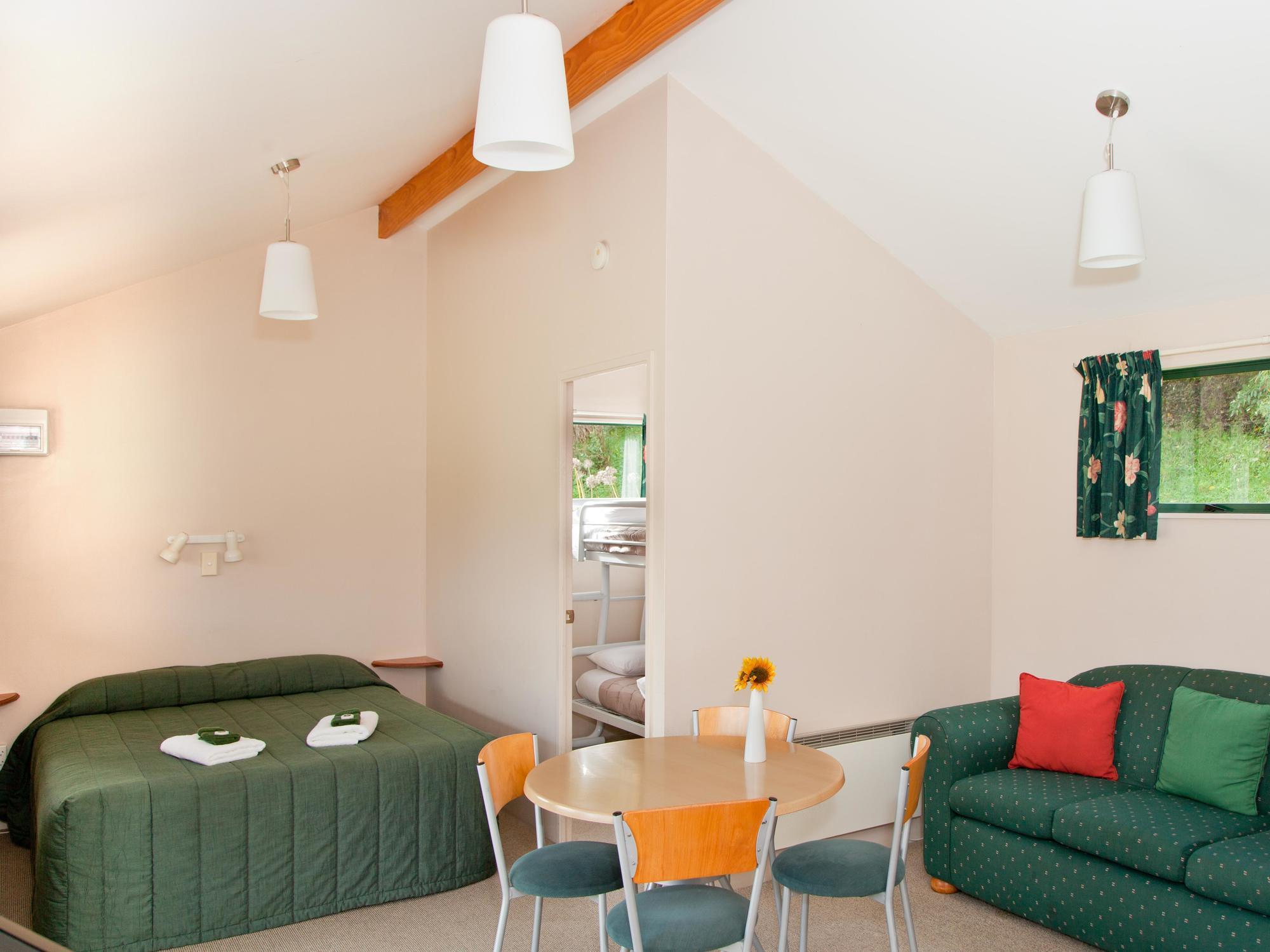 Waitomo Top 10 Holiday Park Пещеры Вайтомо Экстерьер фото