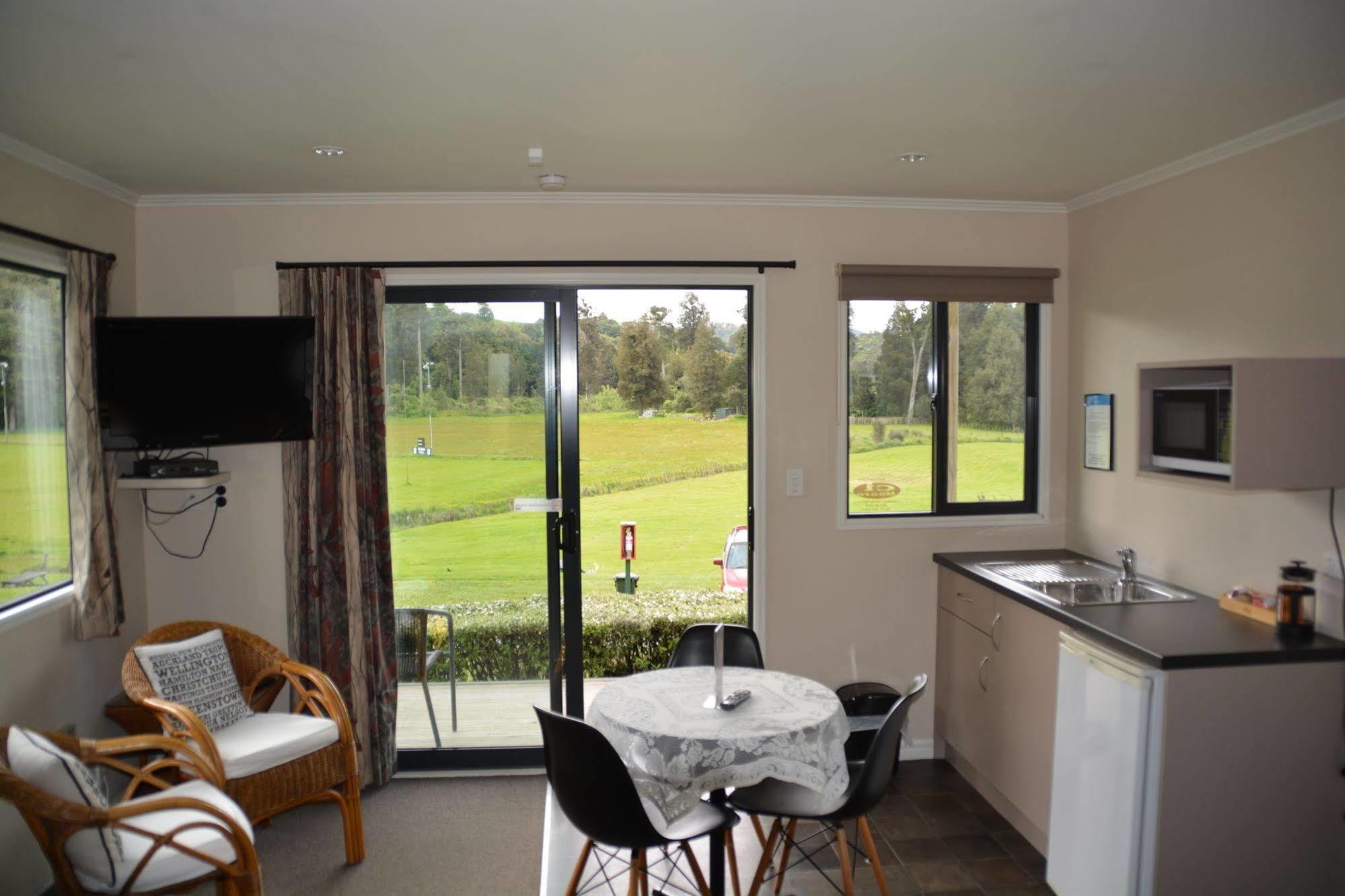 Waitomo Top 10 Holiday Park Пещеры Вайтомо Экстерьер фото